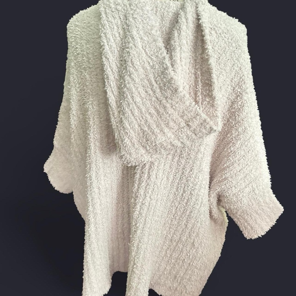 Oversized Cozy + Warm Fluffy Cream Hooded Fuzzy Women Sweater M/L; OS